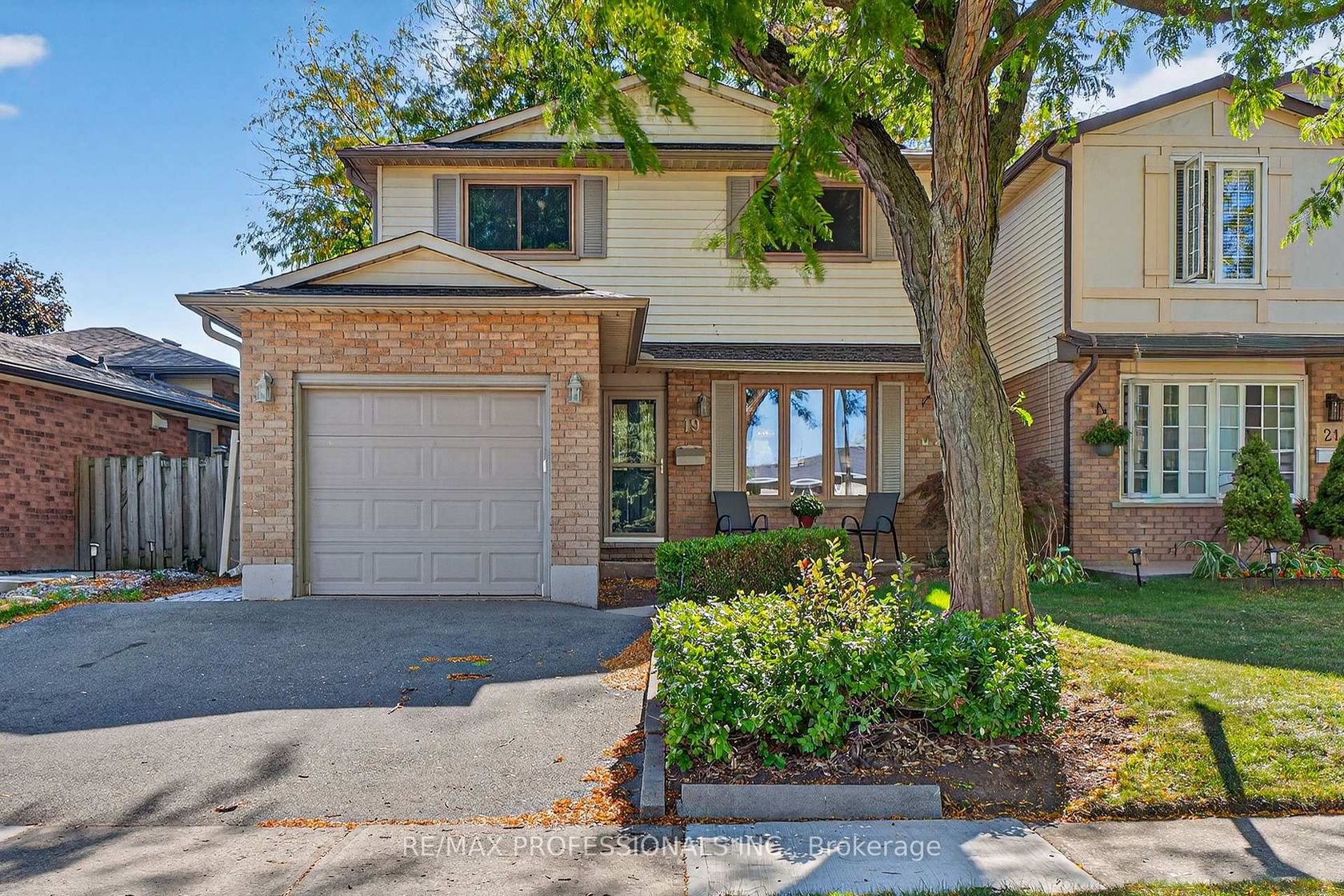 19 Salina Place, Stoney Creek, Hamilton 2