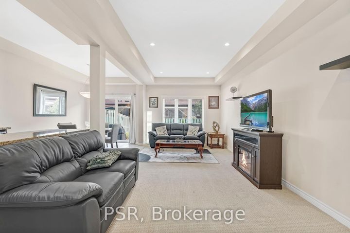 Photo 5 at 4 - 310 Fall Fair Way, Binbrook, Hamilton