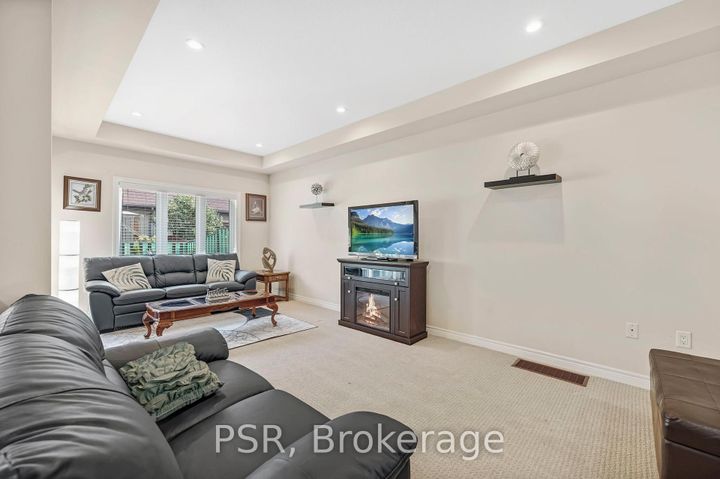 Photo 6 at 4 - 310 Fall Fair Way, Binbrook, Hamilton