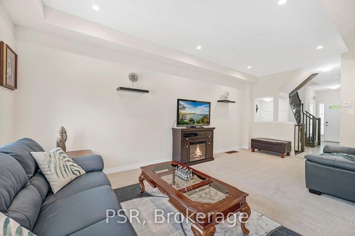 Photo 7 at 4 - 310 Fall Fair Way, Binbrook, Hamilton