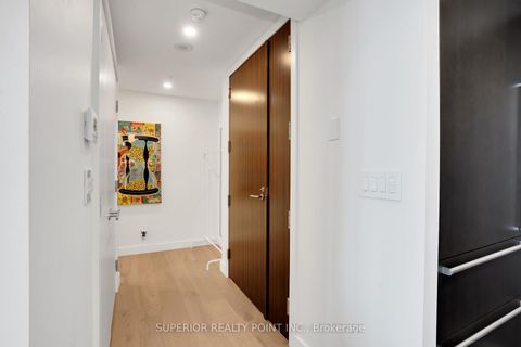 Photo 3 at 4408 - 180 University Avenue, Bay Street Corridor, Toronto