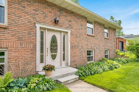 Photo 3 at 13 Jardine Crescent, Creemore, Clearview Photo 3 at 13 Jardine Crescent, Creemore, Clearview