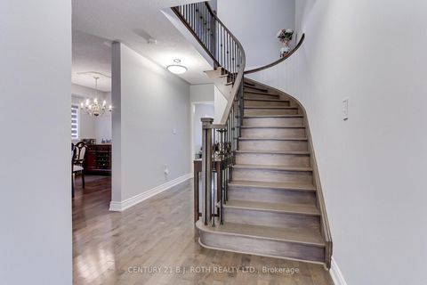 Photo 3 at 484 Menczel Crescent, Summerhill Estates, Newmarket