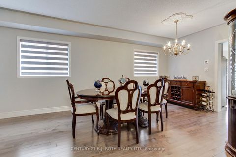 Photo 5 at 484 Menczel Crescent, Summerhill Estates, Newmarket