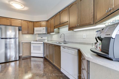Photo 6 at 484 Menczel Crescent, Summerhill Estates, Newmarket