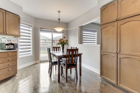 Photo 9 at 484 Menczel Crescent, Summerhill Estates, Newmarket