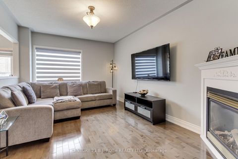 Photo 11 at 484 Menczel Crescent, Summerhill Estates, Newmarket