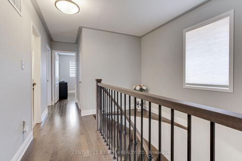 Photo 12 at 484 Menczel Crescent, Summerhill Estates, Newmarket