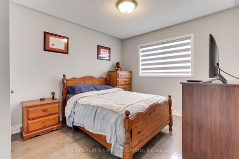 Photo 14 at 484 Menczel Crescent, Summerhill Estates, Newmarket