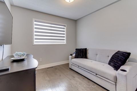Photo 15 at 484 Menczel Crescent, Summerhill Estates, Newmarket
