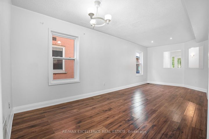 Photo 4 at 6935 Dillingwood Drive, Lisgar, Mississauga