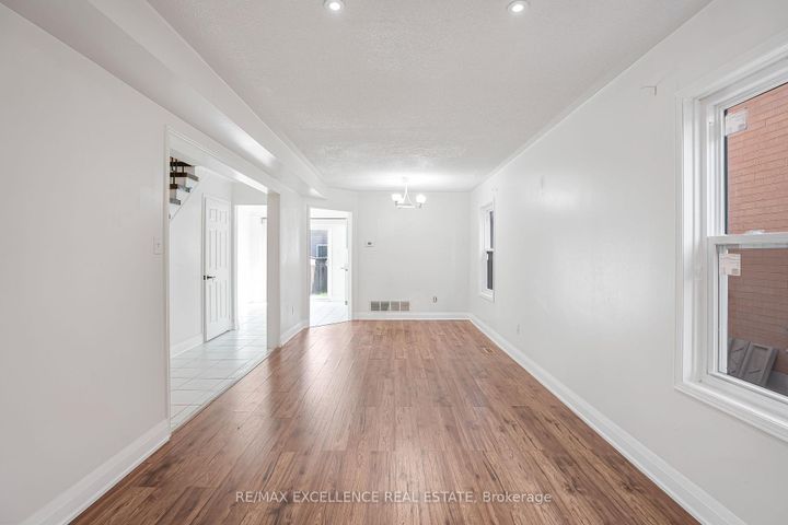Photo 5 at 6935 Dillingwood Drive, Lisgar, Mississauga
