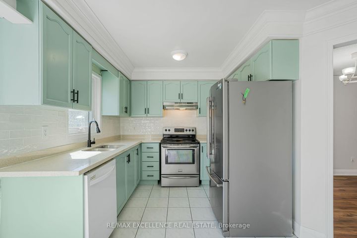 Photo 6 at 6935 Dillingwood Drive, Lisgar, Mississauga