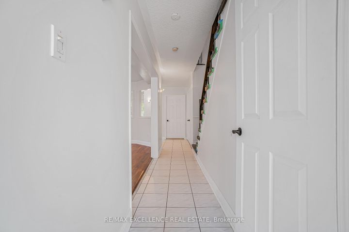 Photo 9 at 6935 Dillingwood Drive, Lisgar, Mississauga