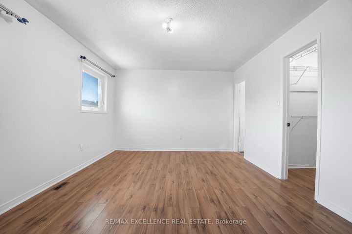 Photo 11 at 6935 Dillingwood Drive, Lisgar, Mississauga