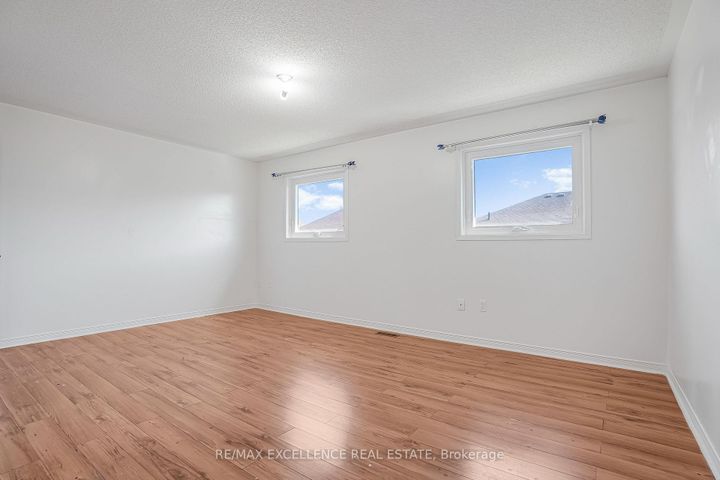 Photo 13 at 6935 Dillingwood Drive, Lisgar, Mississauga
