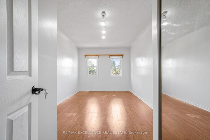 Photo 17 at 6935 Dillingwood Drive, Lisgar, Mississauga