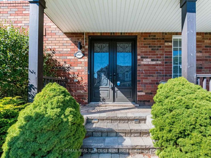 Photo 3 at 3927 Mayla Drive, Churchill Meadows, Mississauga