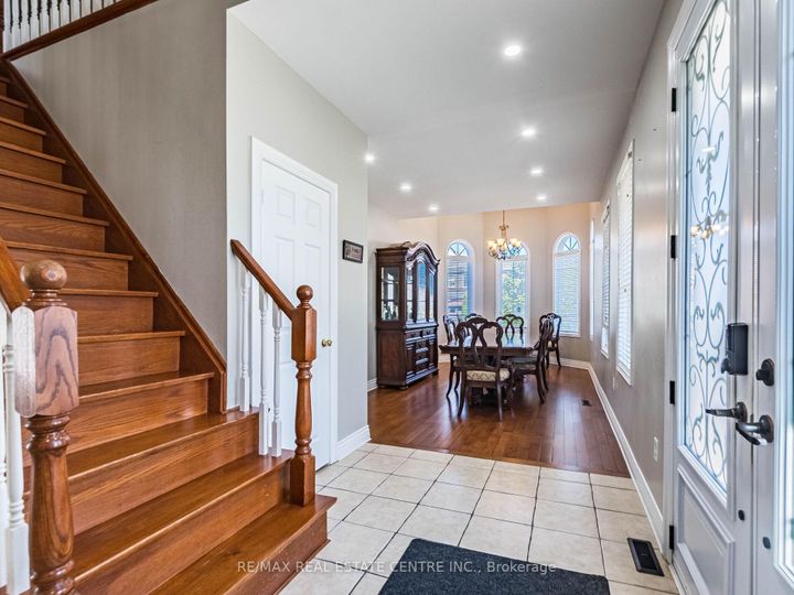 Photo 5 at 3927 Mayla Drive, Churchill Meadows, Mississauga