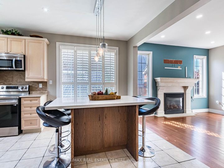 Photo 12 at 3927 Mayla Drive, Churchill Meadows, Mississauga