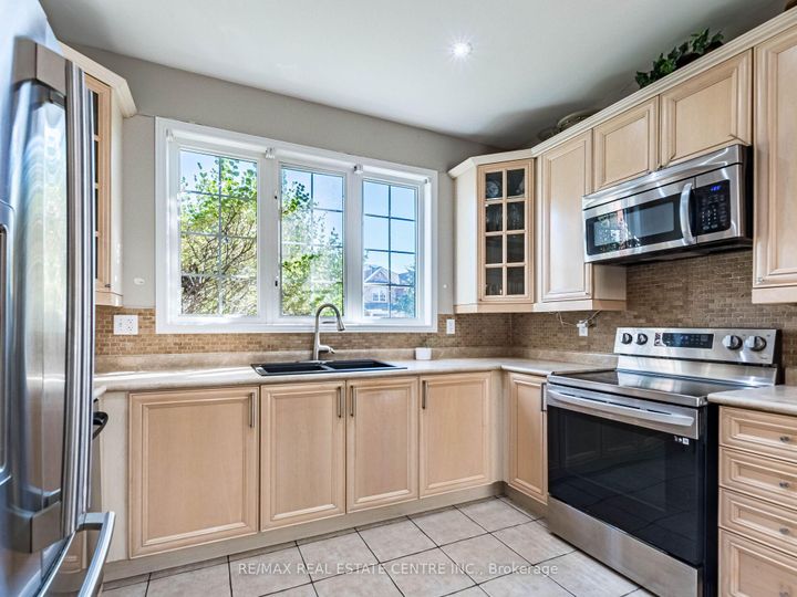 Photo 14 at 3927 Mayla Drive, Churchill Meadows, Mississauga