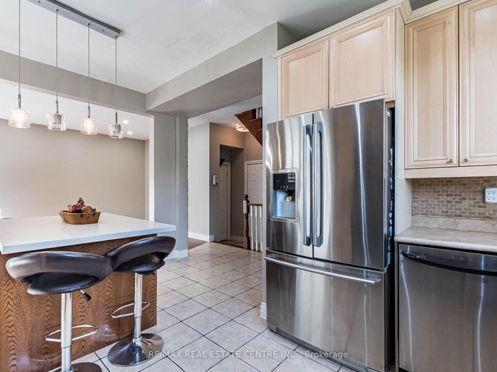 Photo 16 at 3927 Mayla Drive, Churchill Meadows, Mississauga