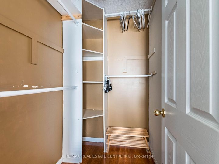 Photo 26 at 3927 Mayla Drive, Churchill Meadows, Mississauga