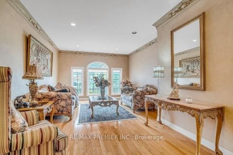 Photo 5 at 3 Avro Road, Maple, Vaughan