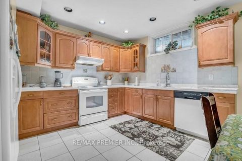 Photo 32 at 3 Avro Road, Maple, Vaughan