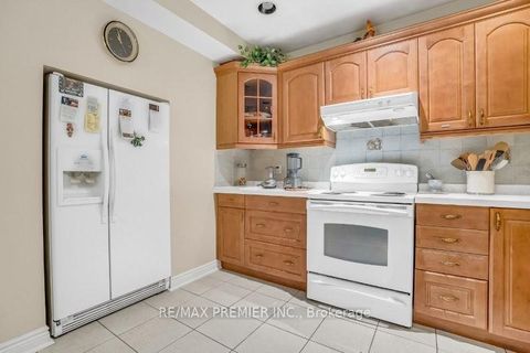 Photo 33 at 3 Avro Road, Maple, Vaughan