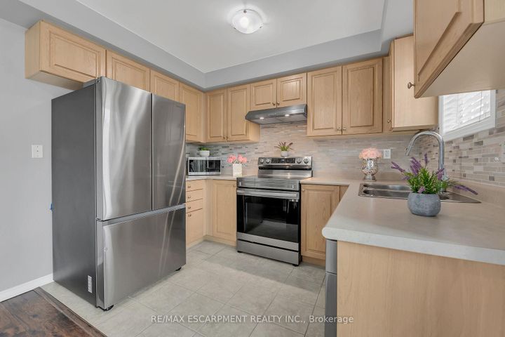 Photo 10 at 68 Powell Drive, Binbrook, Hamilton
