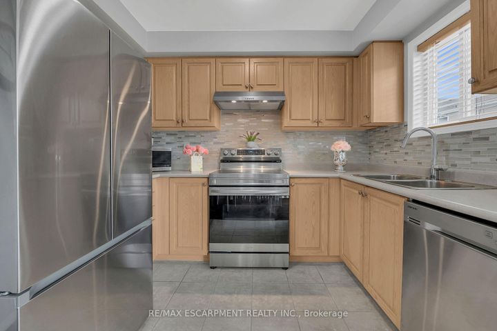 Photo 11 at 68 Powell Drive, Binbrook, Hamilton