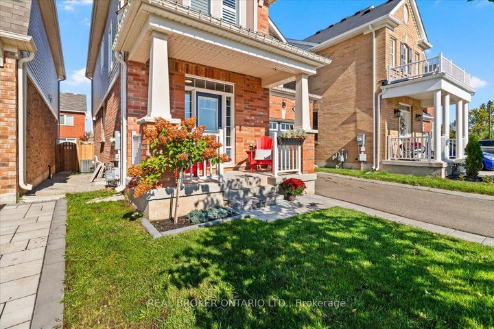 Photo 2 at 100 Celano Drive, Waterdown, Hamilton
