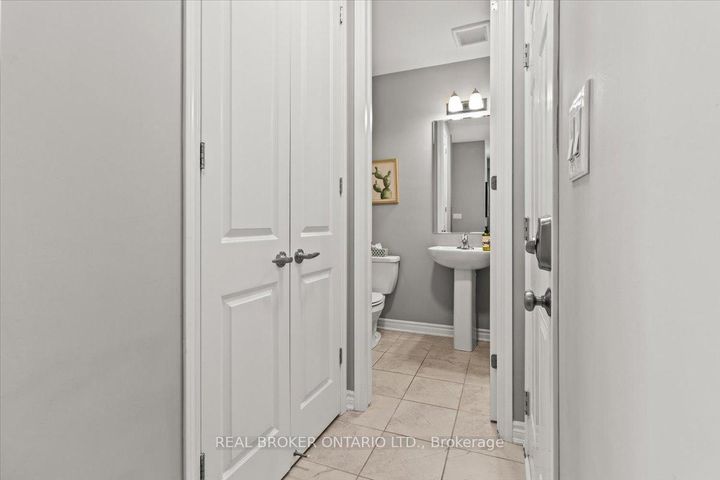 Photo 9 at 100 Celano Drive, Waterdown, Hamilton