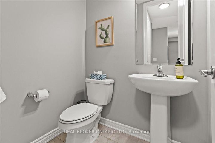 Photo 10 at 100 Celano Drive, Waterdown, Hamilton