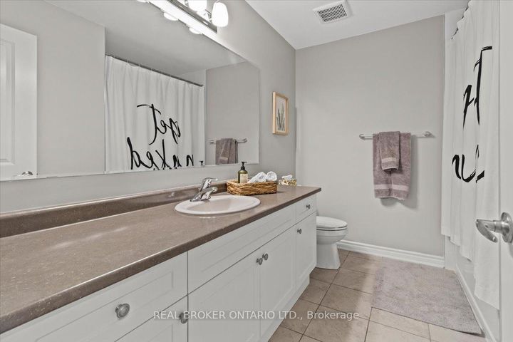 Photo 34 at 100 Celano Drive, Waterdown, Hamilton