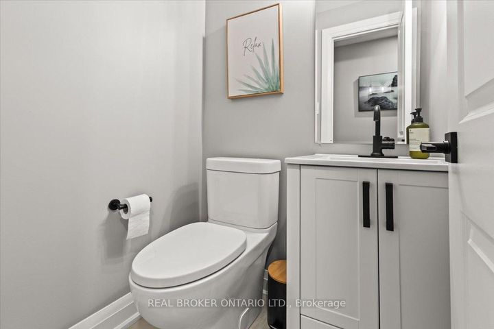 Photo 37 at 100 Celano Drive, Waterdown, Hamilton