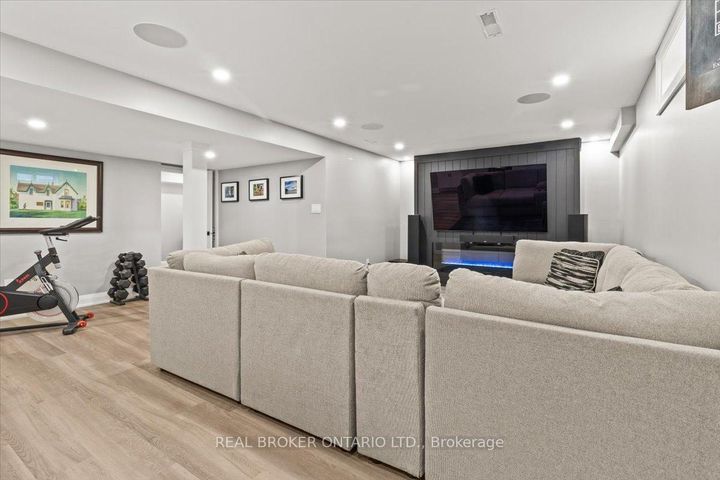 Photo 40 at 100 Celano Drive, Waterdown, Hamilton