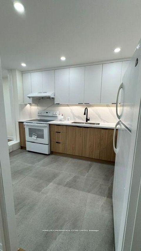 Photo 4 at 505 - 725 Don Mills Road, Flemingdon Park, Toronto