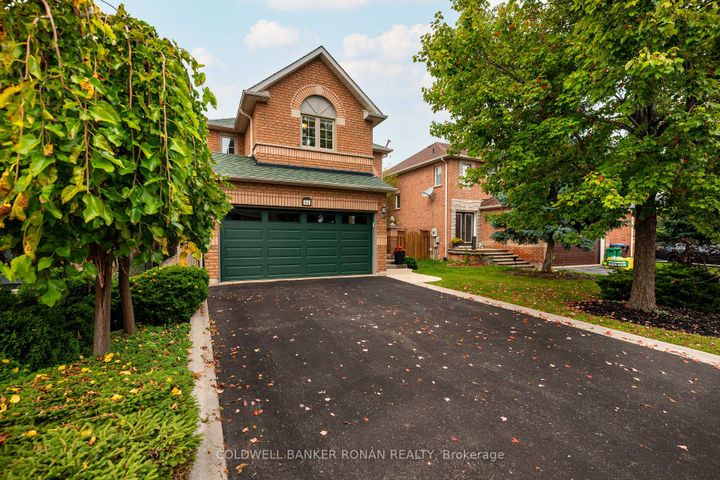 Photo 2 at 44 Baccarat Crescent, Snelgrove, Brampton
