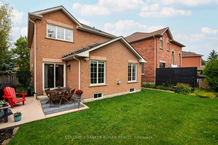 Photo 5 at 44 Baccarat Crescent, Snelgrove, Brampton