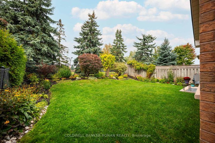 Photo 6 at 44 Baccarat Crescent, Snelgrove, Brampton