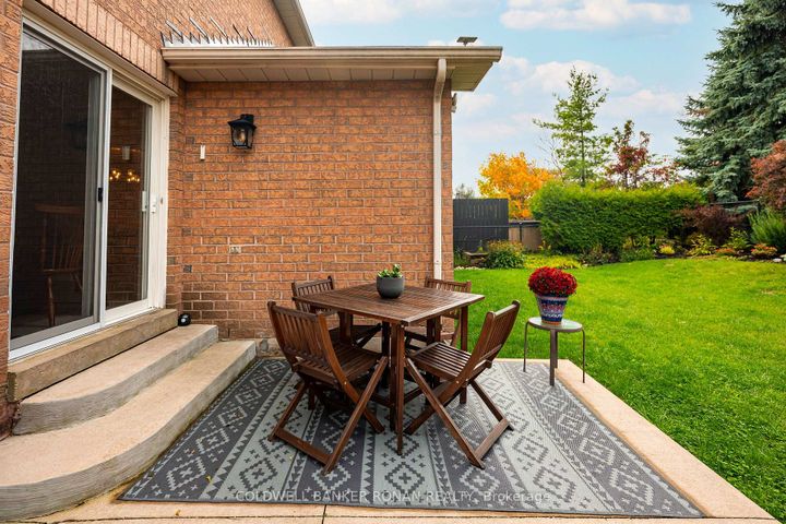 Photo 8 at 44 Baccarat Crescent, Snelgrove, Brampton