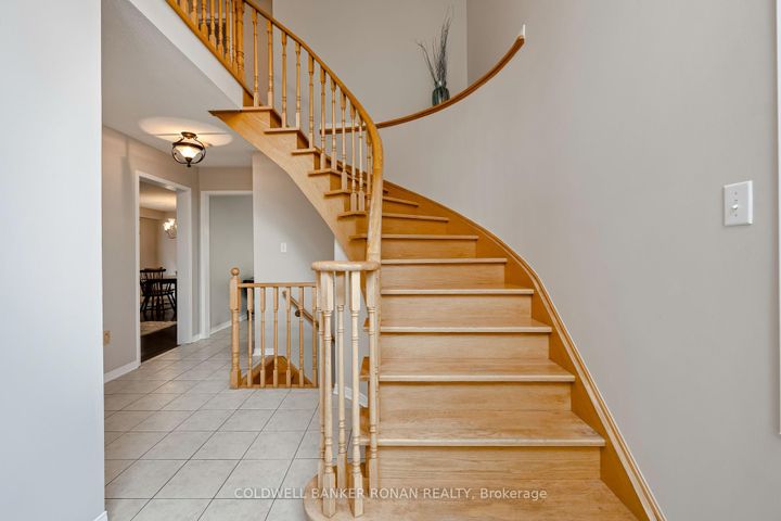 Photo 11 at 44 Baccarat Crescent, Snelgrove, Brampton