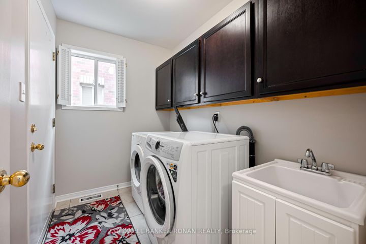 Photo 13 at 44 Baccarat Crescent, Snelgrove, Brampton