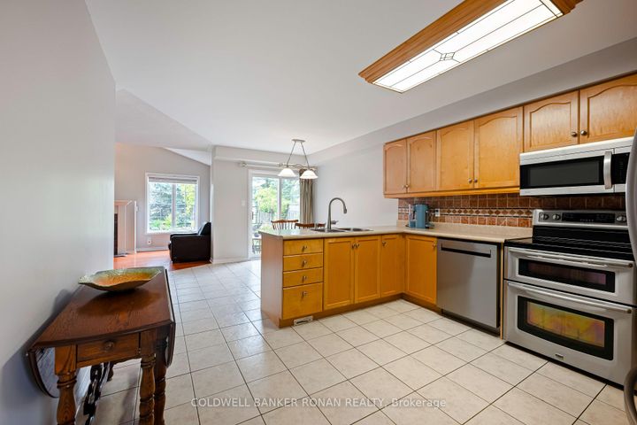 Photo 14 at 44 Baccarat Crescent, Snelgrove, Brampton