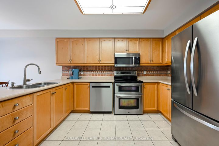 Photo 15 at 44 Baccarat Crescent, Snelgrove, Brampton
