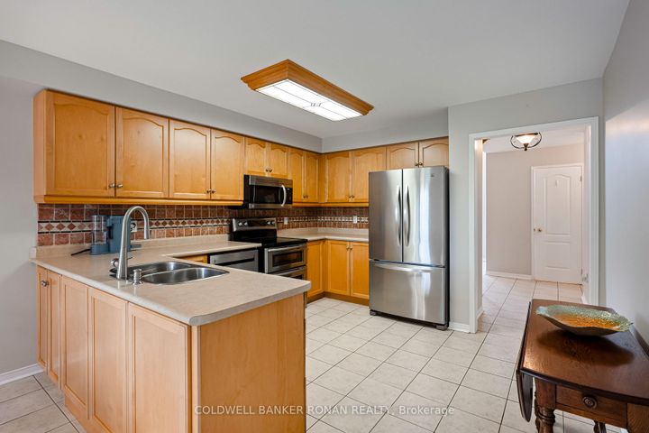 Photo 17 at 44 Baccarat Crescent, Snelgrove, Brampton