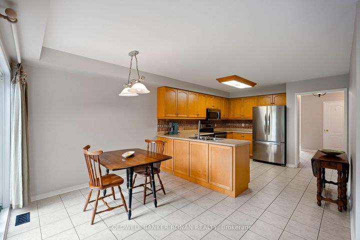 Photo 19 at 44 Baccarat Crescent, Snelgrove, Brampton
