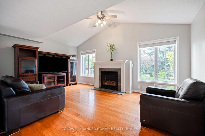 Photo 20 at 44 Baccarat Crescent, Snelgrove, Brampton